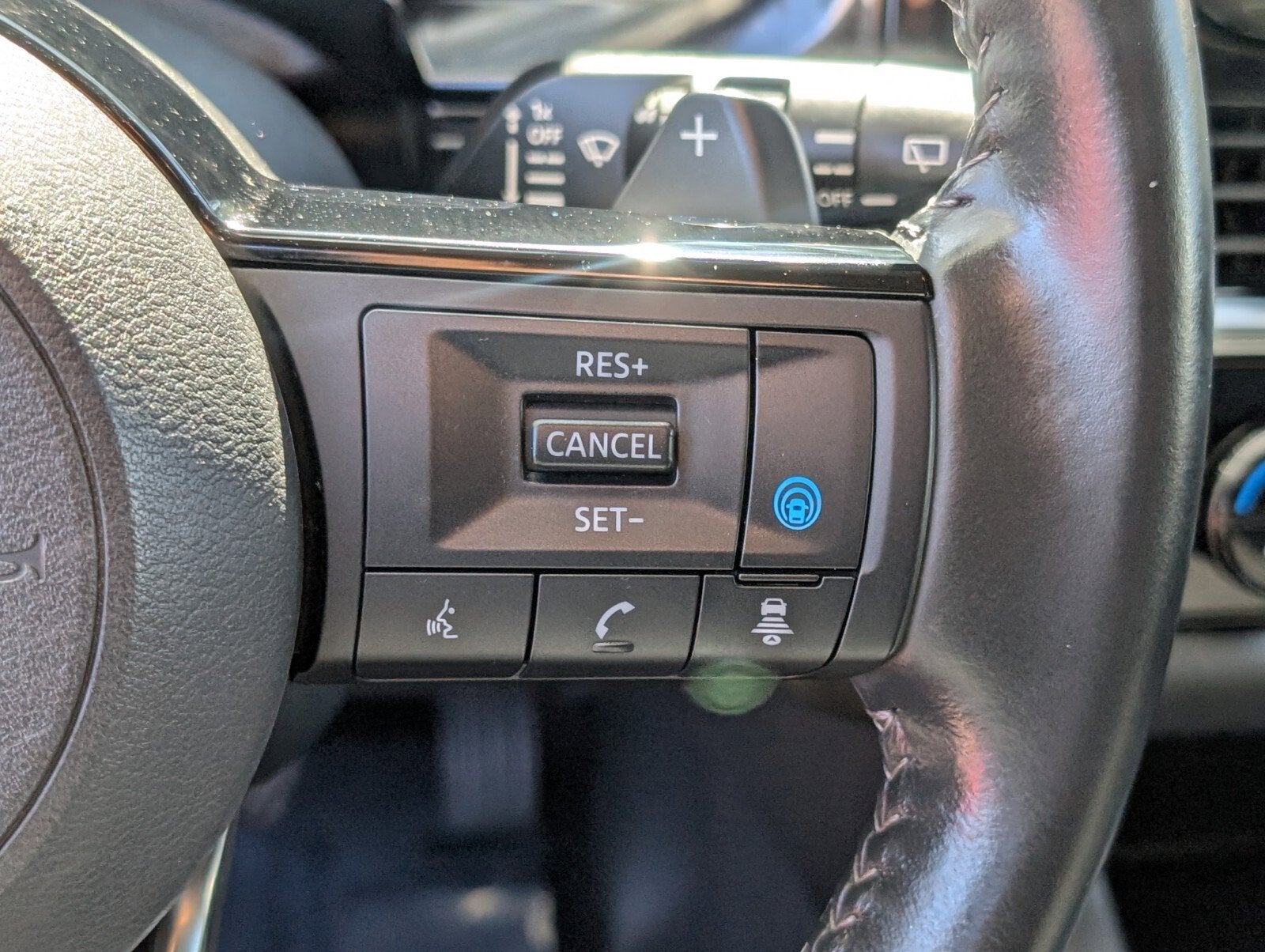 2023 Nissan Pathfinder SV