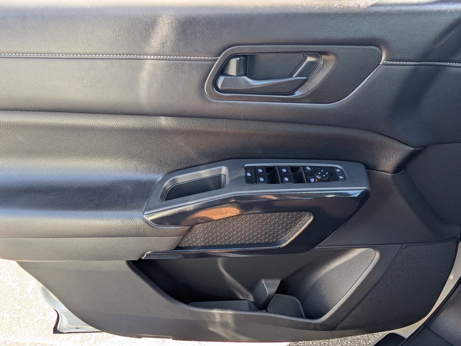 2023 Nissan Pathfinder SV