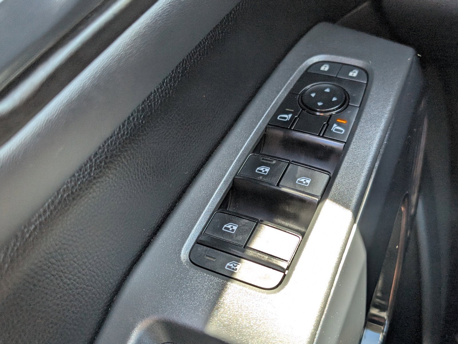 2023 Nissan Pathfinder SV