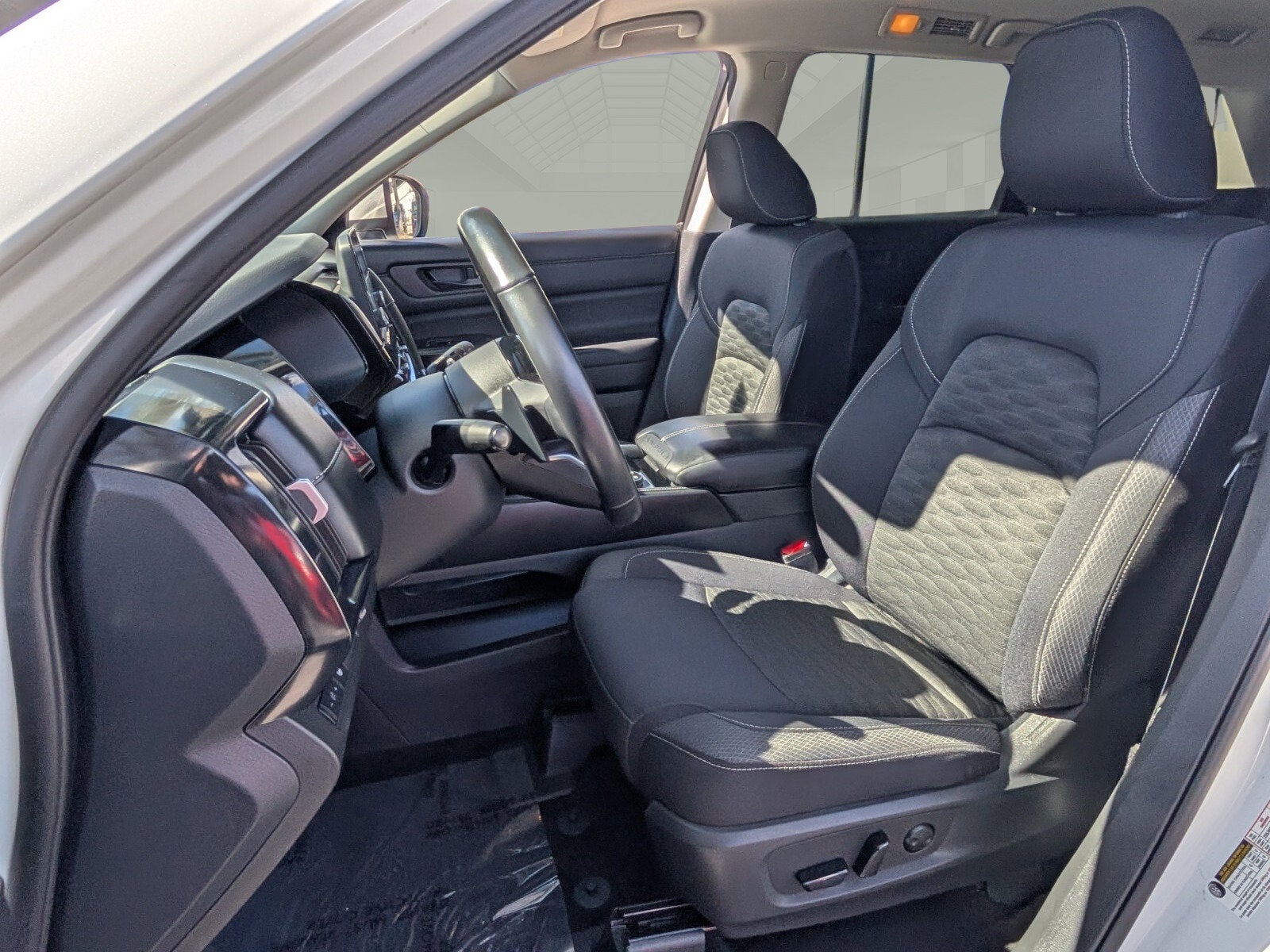 2023 Nissan Pathfinder SV