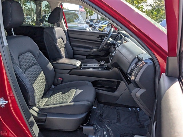 2023 Nissan Pathfinder SV