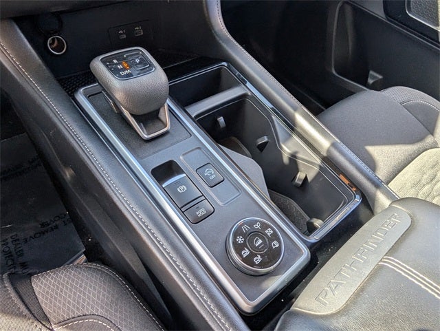 2023 Nissan Pathfinder SV