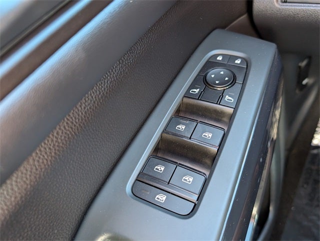 2023 Nissan Pathfinder SV