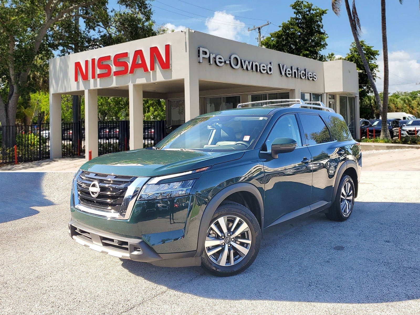 2024 Nissan Pathfinder SL