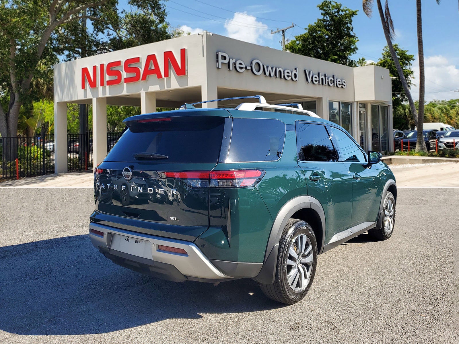 2024 Nissan Pathfinder SL