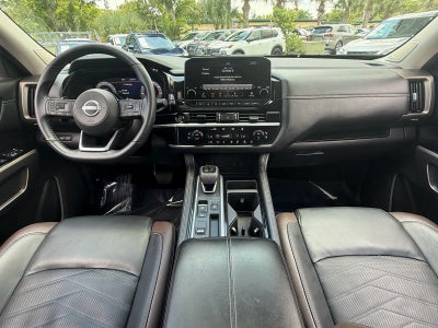 2025 Nissan Pathfinder Platinum