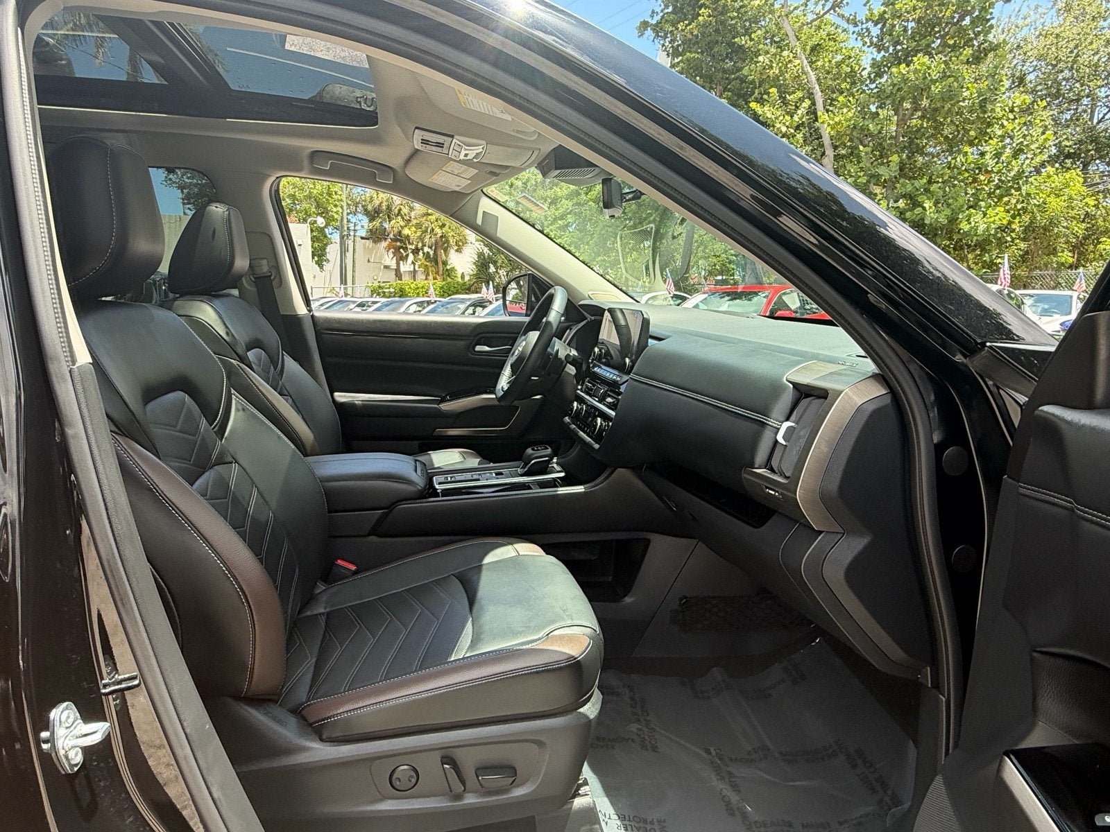 2025 Nissan Pathfinder Platinum