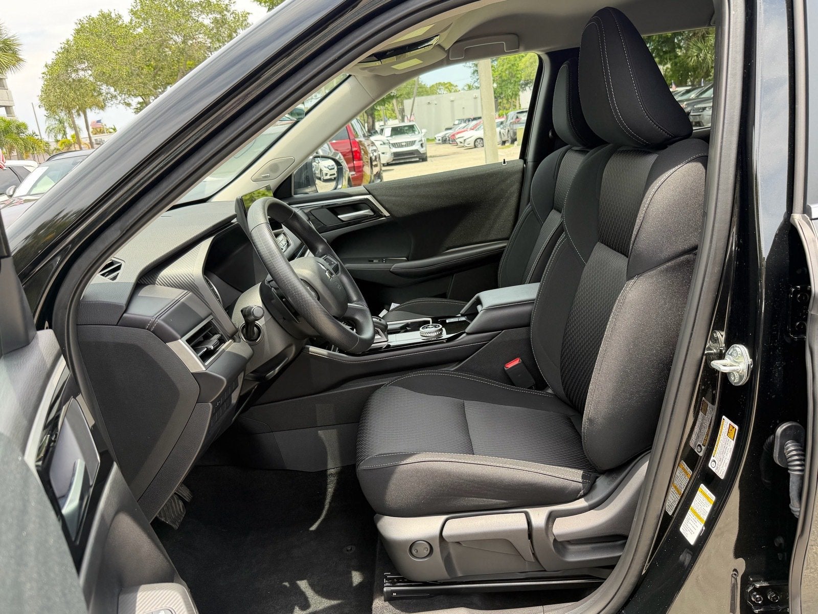 2025 Mitsubishi Outlander ES