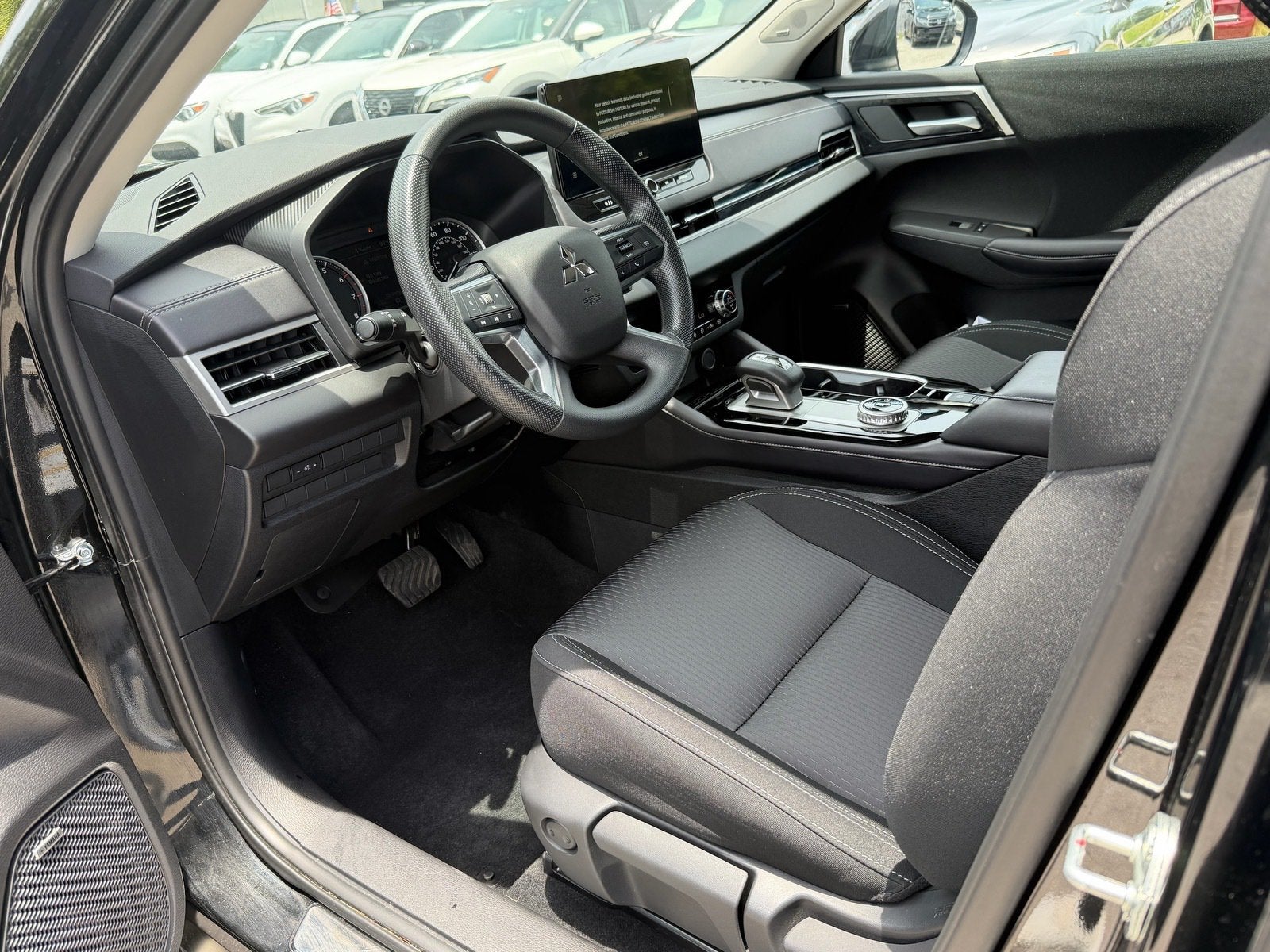 2025 Mitsubishi Outlander ES