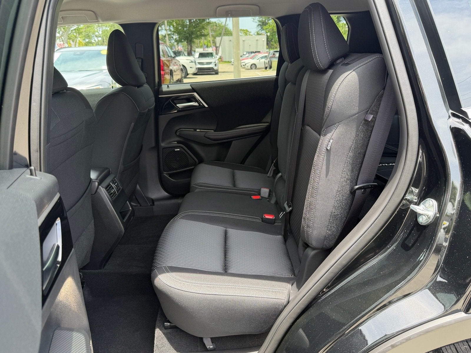 2025 Mitsubishi Outlander ES