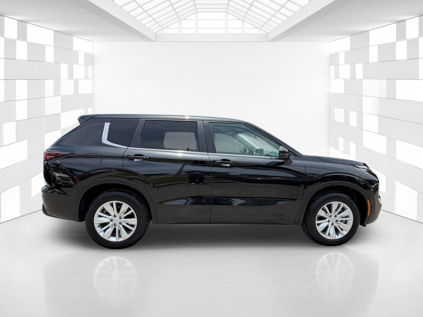 2025 Mitsubishi Outlander ES