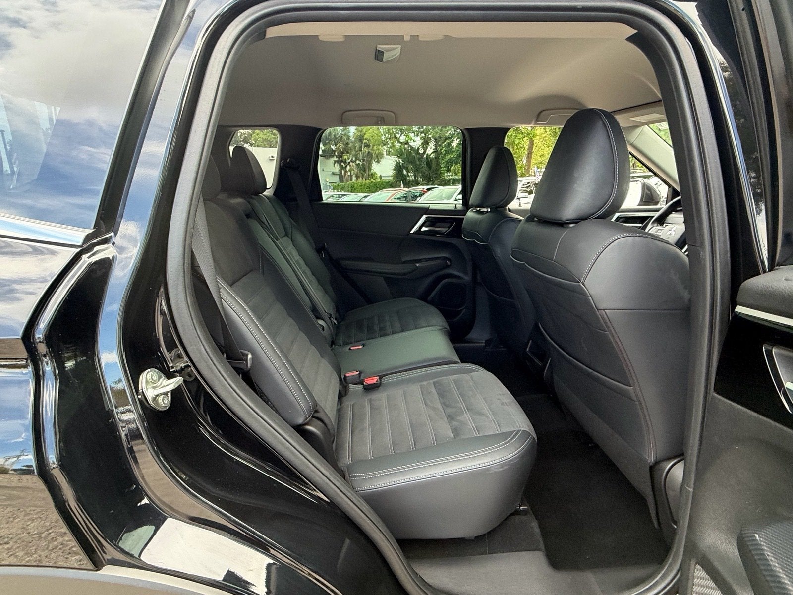 2022 Mitsubishi Outlander SE
