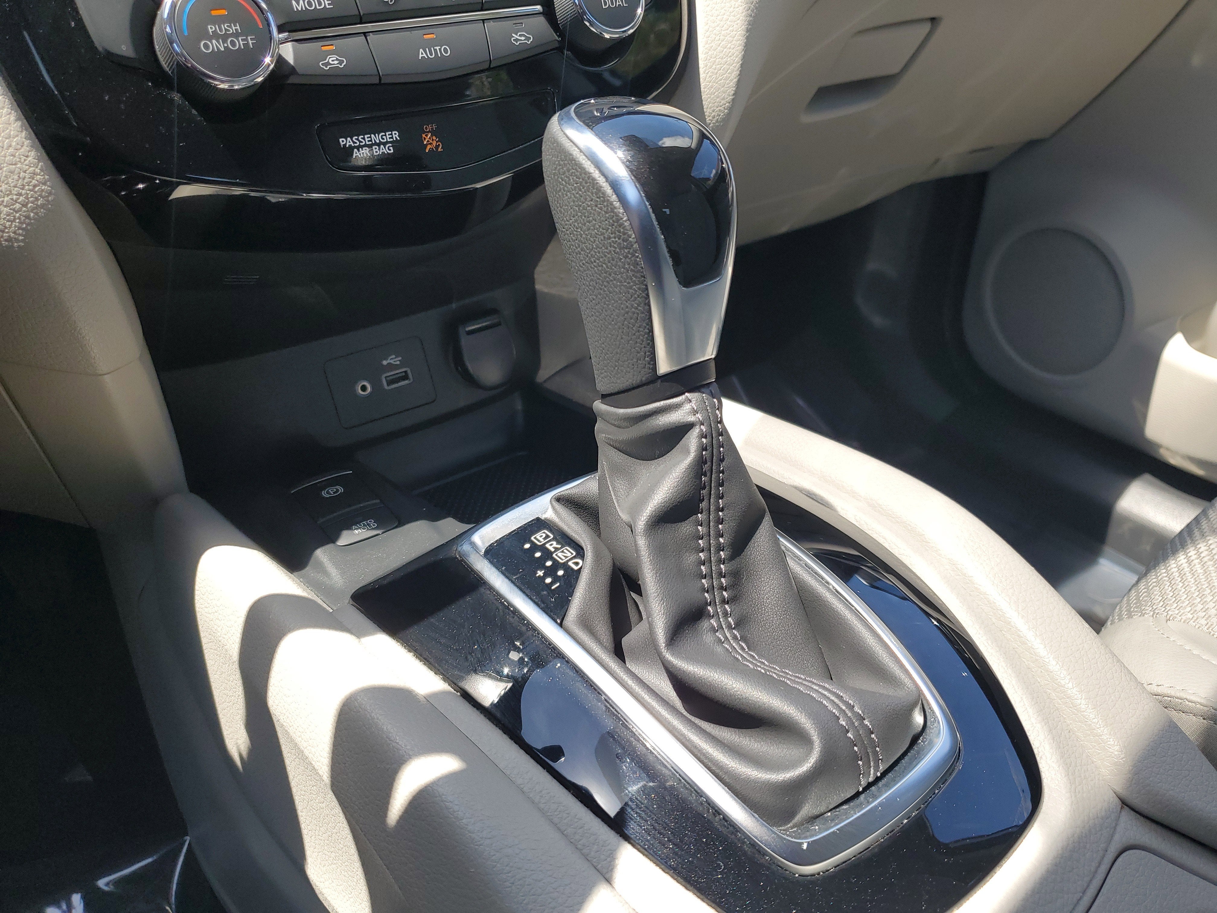 2022 Nissan Rogue Sport SV