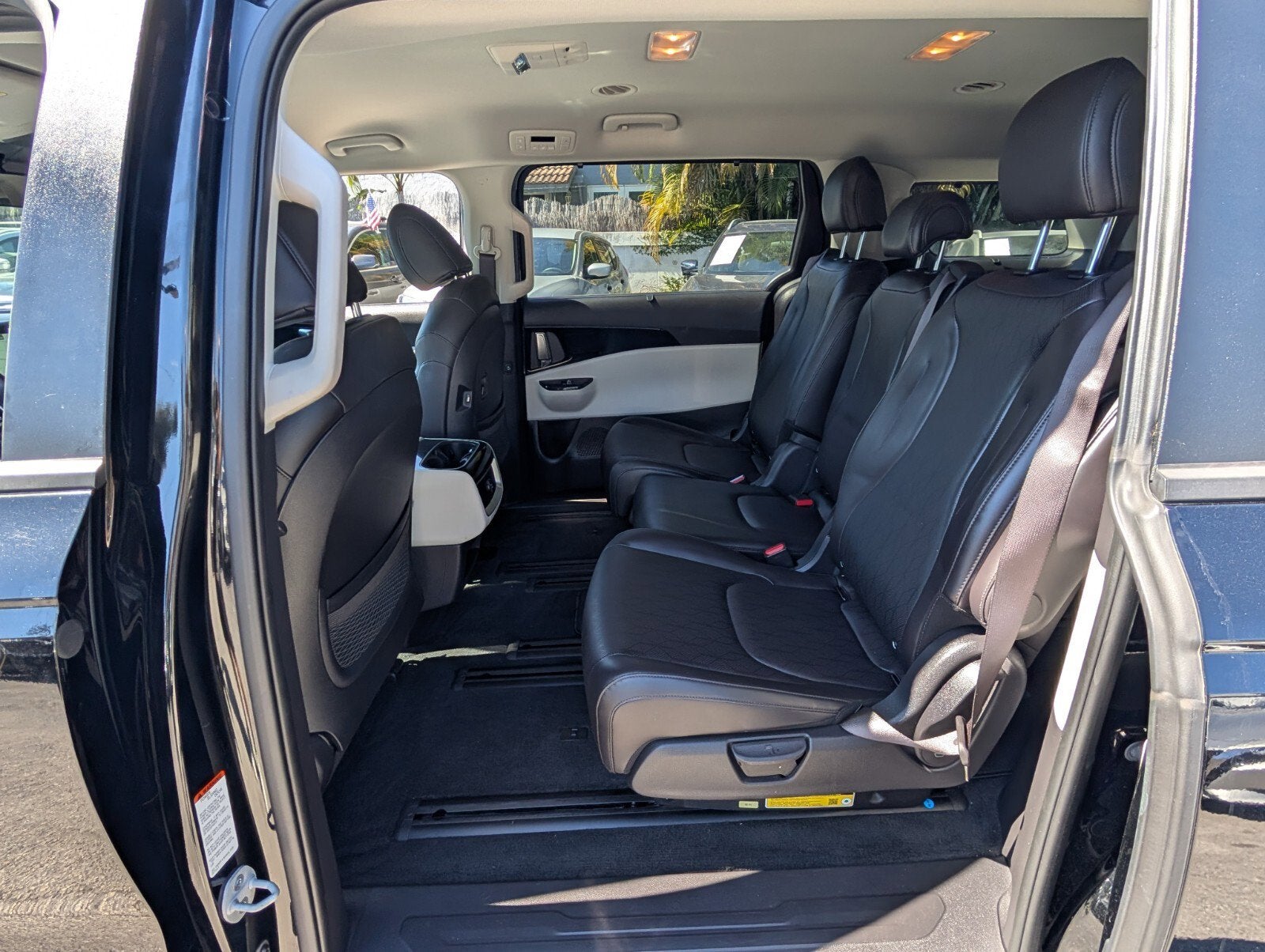 2024 Kia Carnival EX