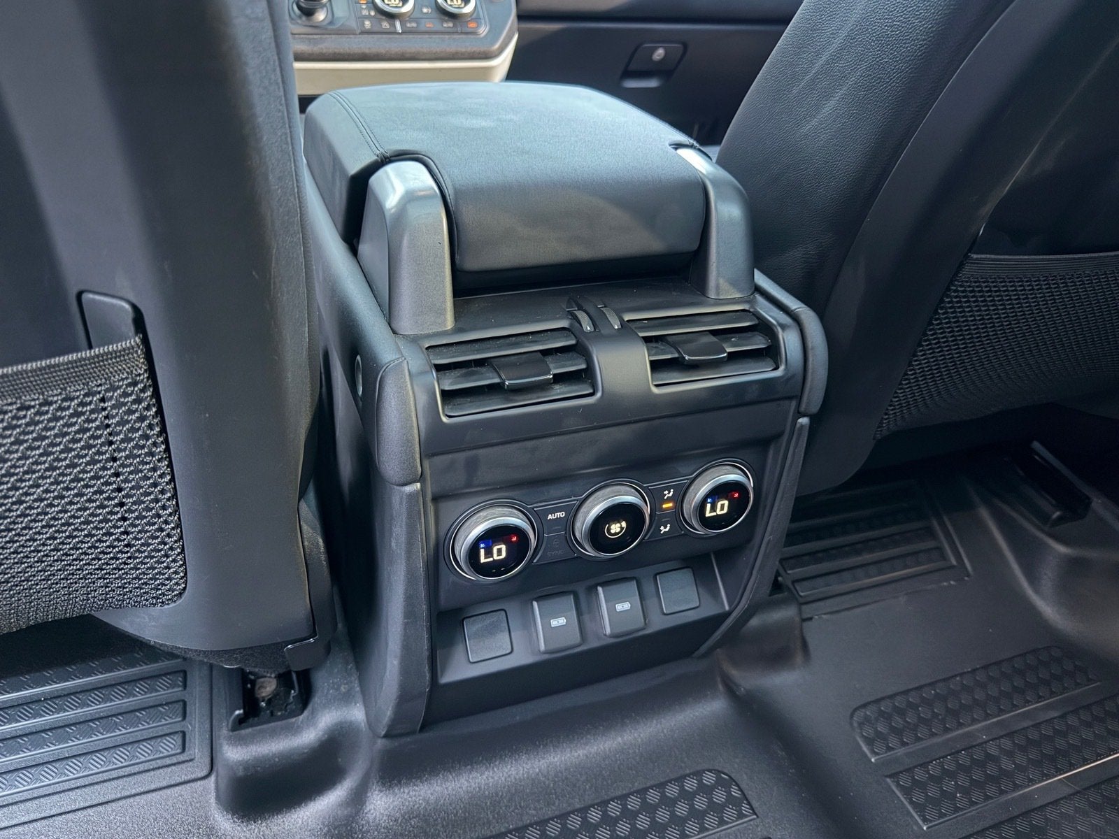 2024 Land Rover Defender X-Dynamic SE