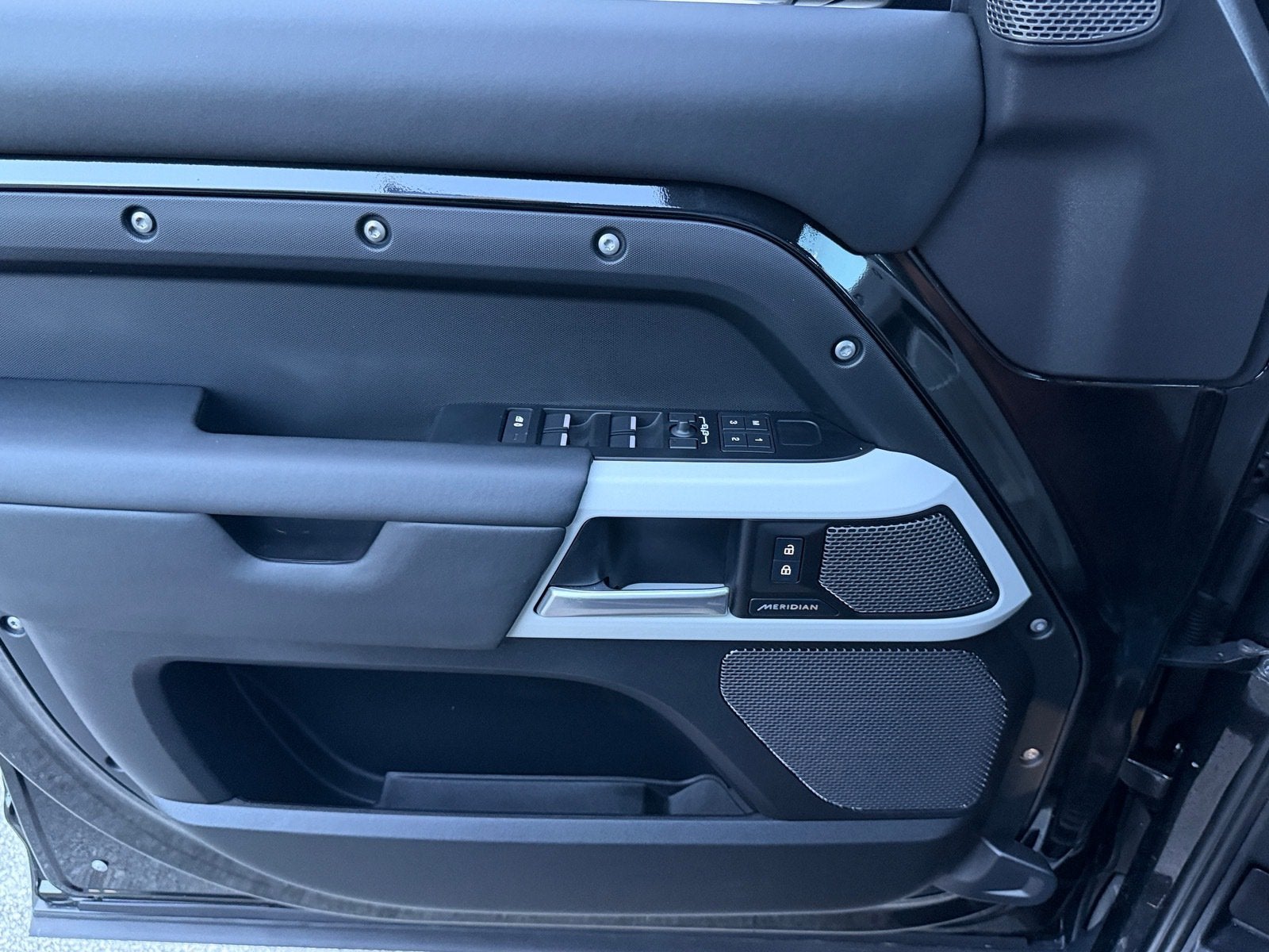 2024 Land Rover Defender X-Dynamic SE