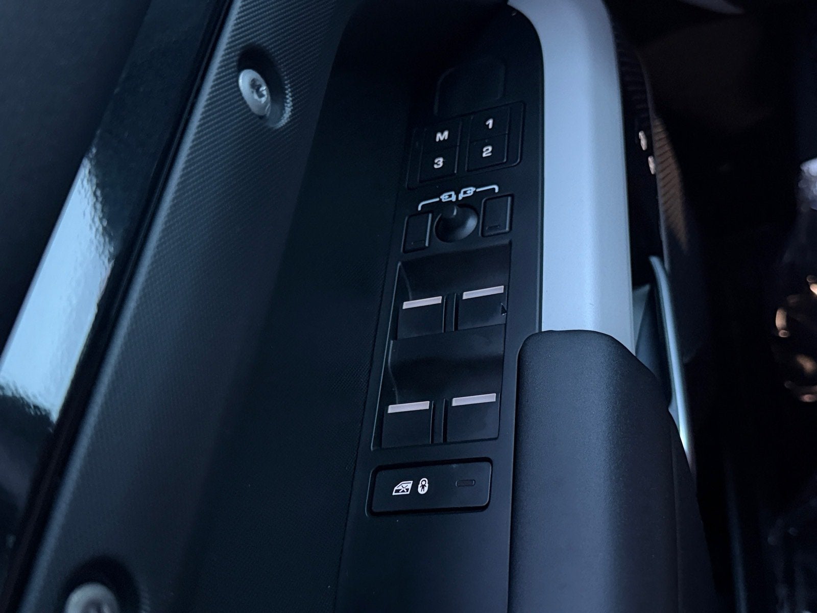 2024 Land Rover Defender X-Dynamic SE