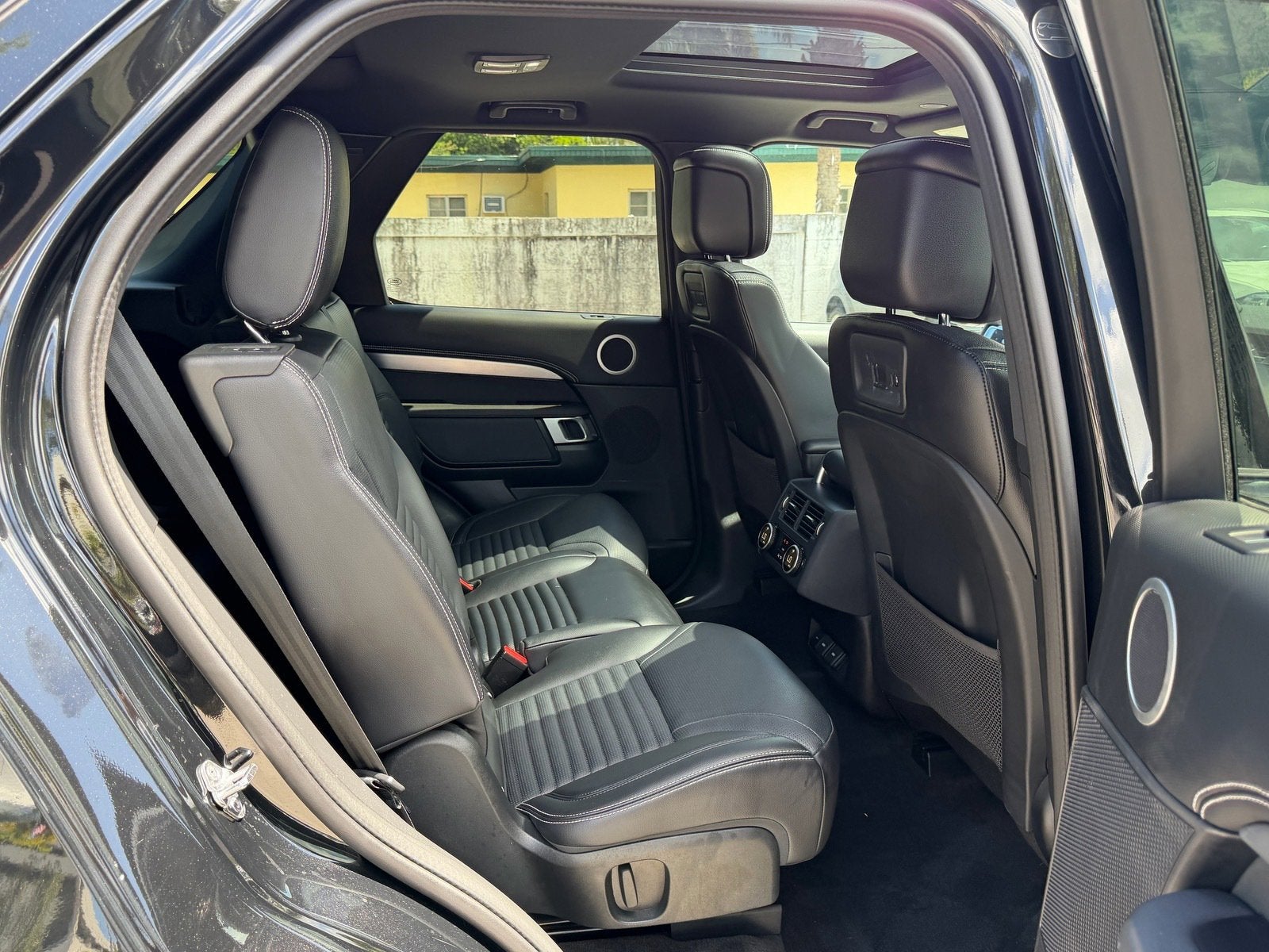 2024 Land Rover Discovery Dynamic SE