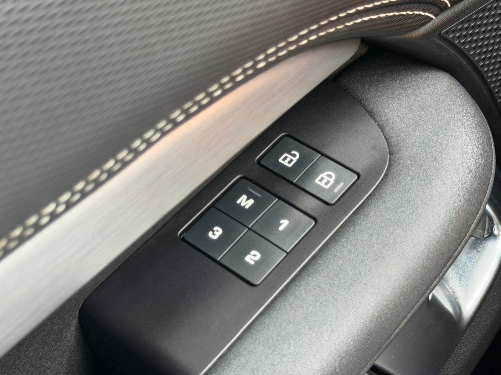 2024 Land Rover Discovery Dynamic SE