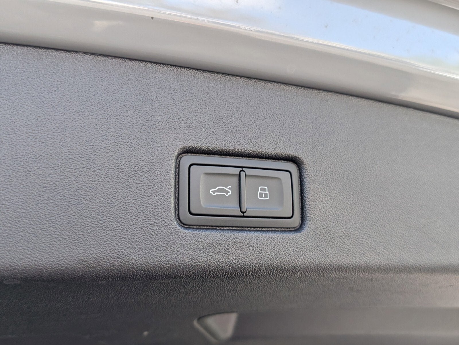 2024 Audi Q4 e-tron Premium Plus