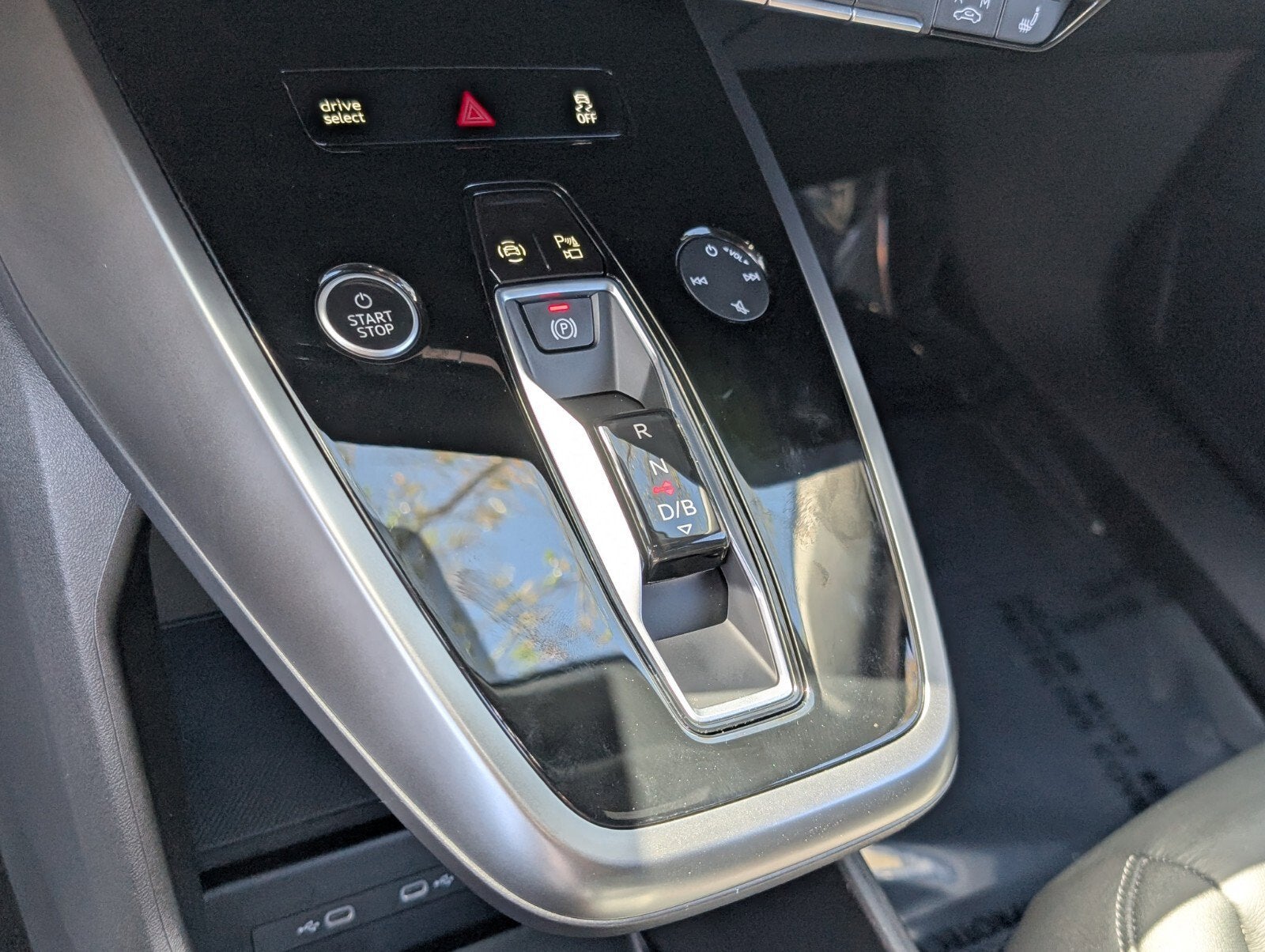 2024 Audi Q4 e-tron Premium Plus