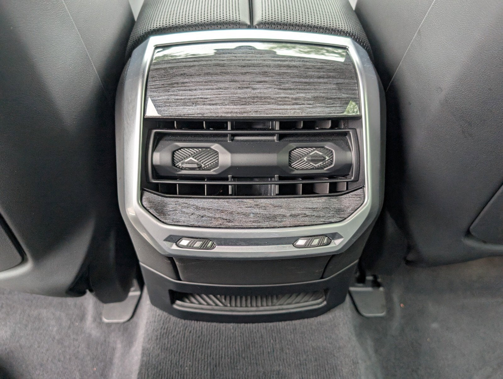 2023 BMW 7 Series 740i