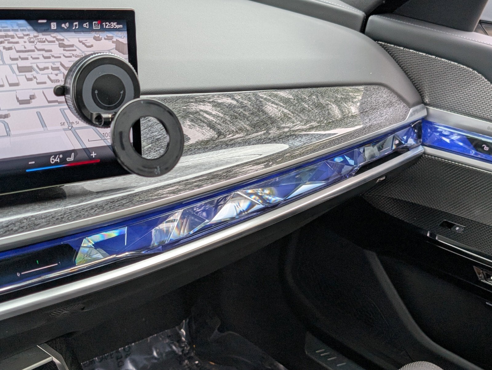 2023 BMW 7 Series 740i