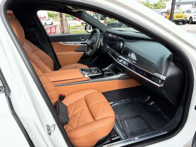 2025 BMW 7 Series 740i xDrive
