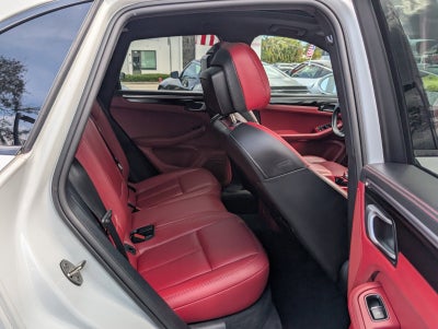 2023 Porsche Macan T