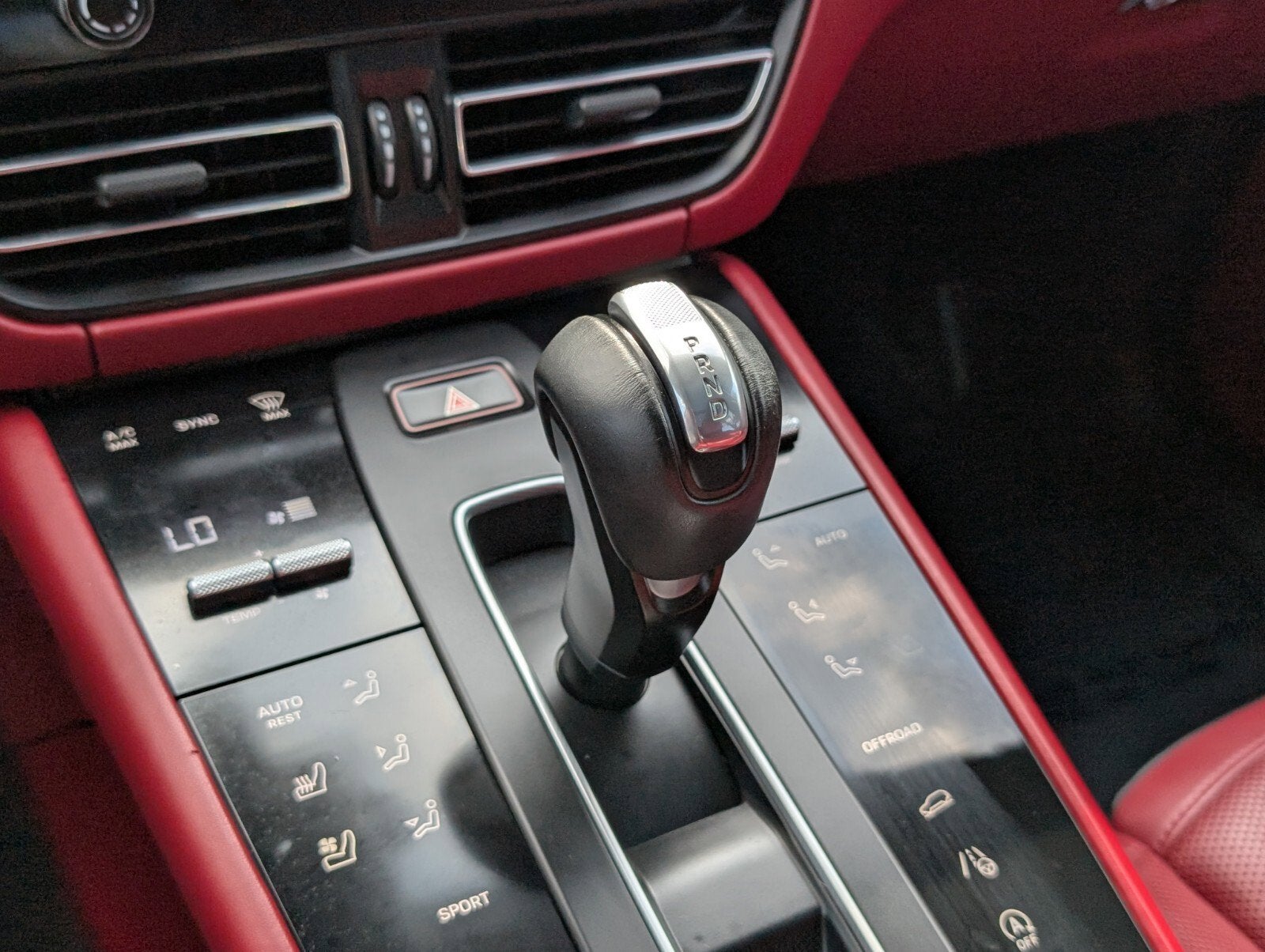 2023 Porsche Macan T