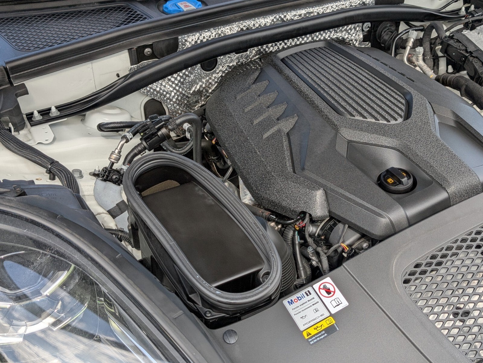 2023 Porsche Macan T