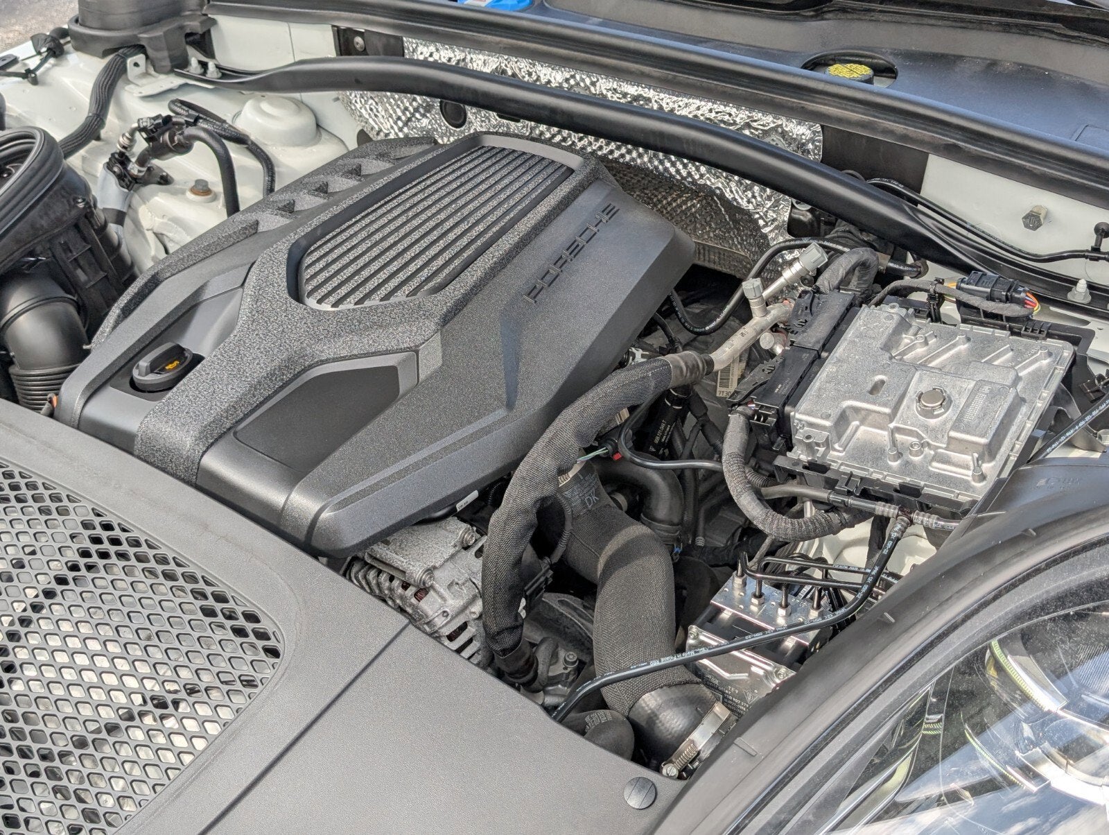 2023 Porsche Macan T